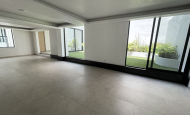 Casa en venta totalmente remodelada y actualizada en La Herradura