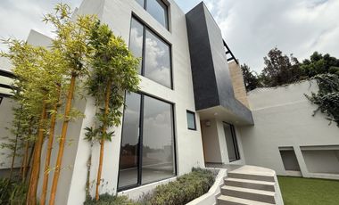 Casa en venta totalmente remodelada y actualizada en La Herradura