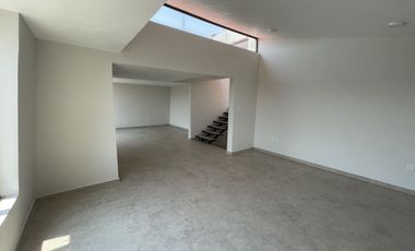 Casa en venta totalmente remodelada y actualizada en La Herradura