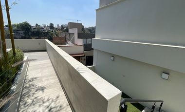 Casa en venta totalmente remodelada y actualizada en La Herradura