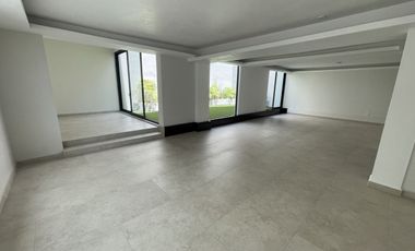 Casa en venta totalmente remodelada y actualizada en La Herradura
