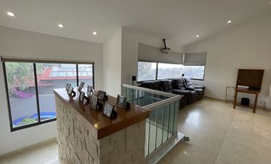 Residencia única en la Herradura – doble terreno, jardín plano, gimnasio y suite