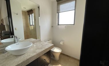 Residencia única en la Herradura – doble terreno, jardín plano, gimnasio y suite