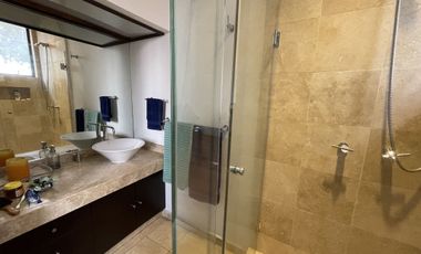 Residencia única en la Herradura – doble terreno, jardín plano, gimnasio y suite