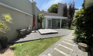 Residencia única en la Herradura – doble terreno, jardín plano, gimnasio y suite