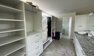 Residencia única en la Herradura – doble terreno, jardín plano, gimnasio y suite