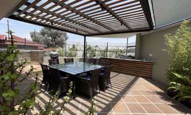 Residencia única en la Herradura – doble terreno, jardín plano, gimnasio y suite
