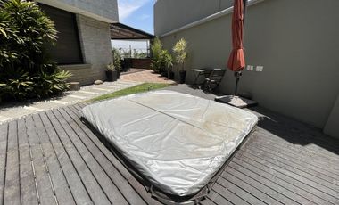 Residencia única en la Herradura – doble terreno, jardín plano, gimnasio y suite