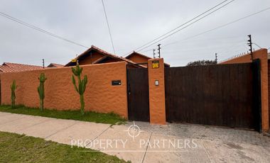 Casa Arriendo Año Corrido con Espectacular Vista Poniente