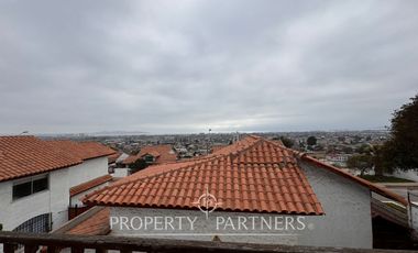 Casa Arriendo Año Corrido con Espectacular Vista Poniente