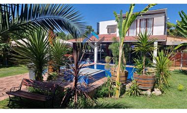 QVAL SPA Vende Hermosa Casa con piscina y 3 cabañas en Requinoa - VI Región