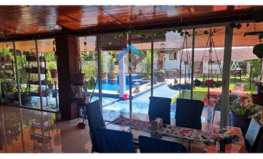 QVAL SPA Vende Hermosa Casa con piscina y 3 cabañas en Requinoa - VI Región
