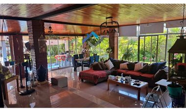 QVAL SPA Vende Hermosa Casa con piscina y 3 cabañas en Requinoa - VI Región