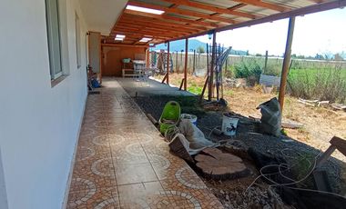 QVAL SPA Vende Hermosa Parcela de 6300 m2 con 2 casas en San Vicente de Tagua - Vende por Viaje