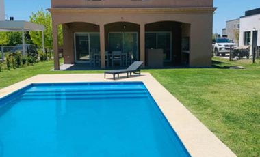 Casa en alquiler Amoblada con 3 habitaciones en Araucarias Puertos del Lago