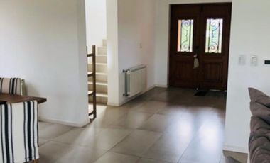 Casa en alquiler Amoblada con 3 habitaciones en Araucarias Puertos del Lago