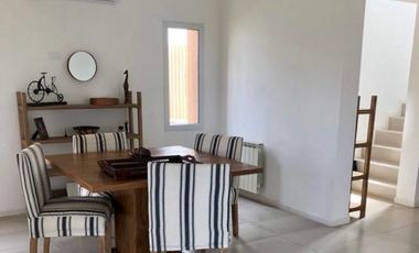 Casa en alquiler Amoblada con 3 habitaciones en Araucarias Puertos del Lago