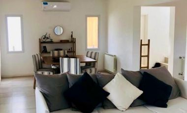 Casa en alquiler Amoblada con 3 habitaciones en Araucarias Puertos del Lago