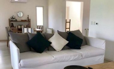 Casa en alquiler Amoblada con 3 habitaciones en Araucarias Puertos del Lago