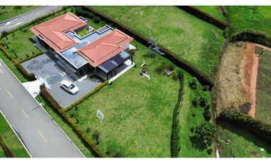 SE VENDE FINCA EN LA CEJA EN CONDOMINIO CERRADO SECTOR EL TAMBO[HO]