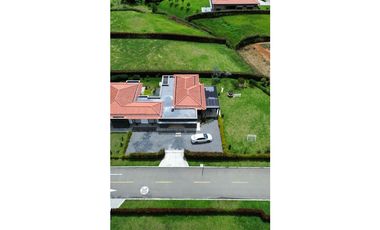 SE VENDE FINCA EN LA CEJA EN CONDOMINIO CERRADO SECTOR EL TAMBO[HO]