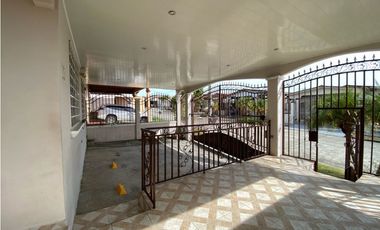 Casa Remodelada en VENTA en BRISAS DEL GOLF – LH