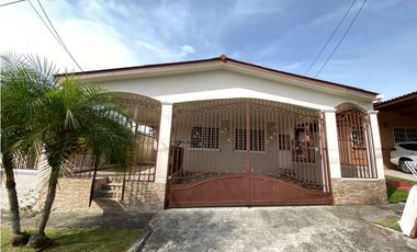 Casa Remodelada en VENTA en BRISAS DEL GOLF – LH