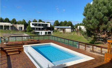 CASA EN VENTA EN COSTA ESMERALDA - DEPORTIVO 165