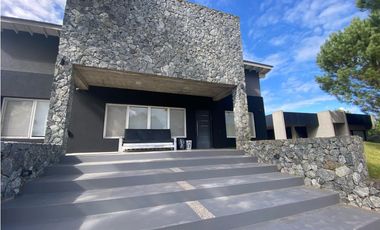 CASA EN VENTA EN COSTA ESMERALDA - DEPORTIVO 165