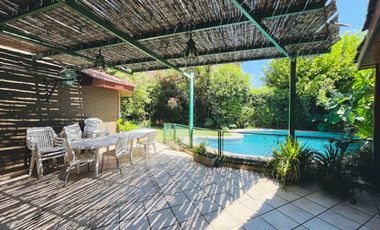 CASA CON PARQUE PILETA EN LOMAS DE SAN ISIDRO
