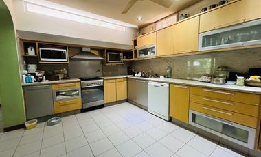 CASA CON PARQUE PILETA EN LOMAS DE SAN ISIDRO