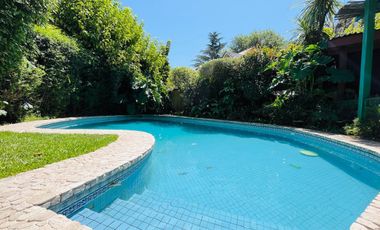 CASA CON PARQUE PILETA EN LOMAS DE SAN ISIDRO