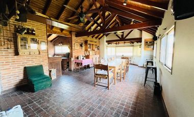 CASA CON PARQUE PILETA EN LOMAS DE SAN ISIDRO