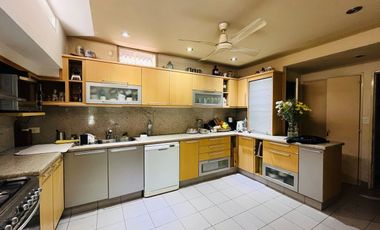 CASA CON PARQUE PILETA EN LOMAS DE SAN ISIDRO