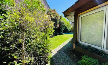 CASA CON PARQUE PILETA EN LOMAS DE SAN ISIDRO