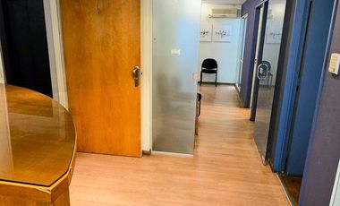 Oficina 120 m2 frente del Patio Olmos! 6 box individ. 2 oficinas exclusivas y 1 sala de reunión