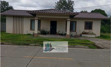 ALQUILER DE CASA EN LAS LOMAS SEMI AMOBLADA