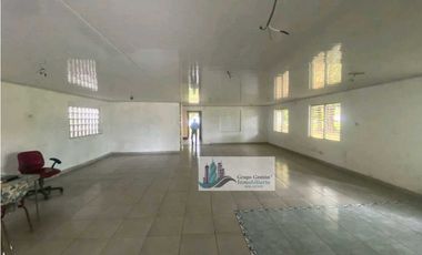 ALQUILER DE CASA O LOCAL COMERCIAL EN DAVID COMPLETAMENTE CERCADA.