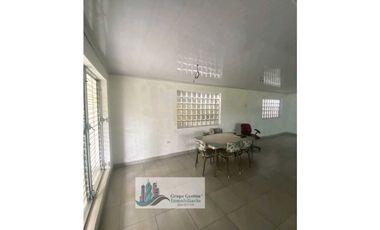 ALQUILER DE CASA O LOCAL COMERCIAL EN DAVID COMPLETAMENTE CERCADA.