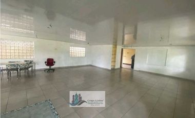 ALQUILER DE CASA O LOCAL COMERCIAL EN DAVID COMPLETAMENTE CERCADA.