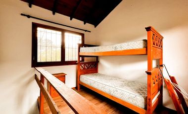 VENTA CASA 2 CABAÑAS PILETA QUINCHO SIERRA PADRES