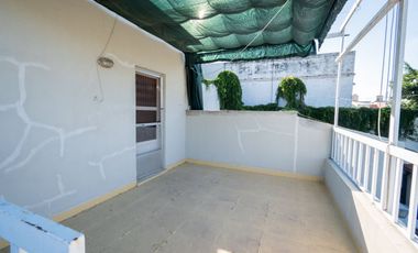 Casa de 4 dormitorios cochera patio zona Costanera