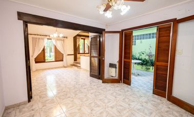 Casa de 4 dormitorios cochera patio zona Costanera
