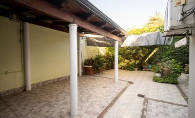 Casa de 4 dormitorios cochera patio zona Costanera