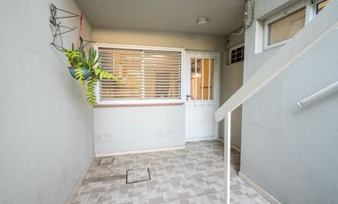 Casa de 4 dormitorios cochera patio zona Costanera