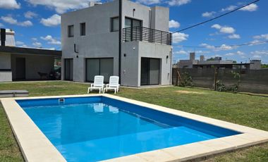CASA 2 DORMITORIOS , JARDIN Y PILETA. IBARLUCEA