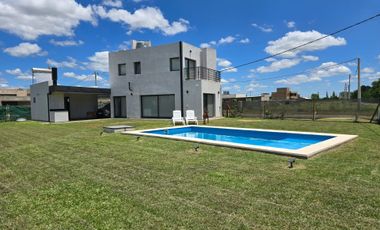 CASA 2 DORMITORIOS , JARDIN Y PILETA. IBARLUCEA