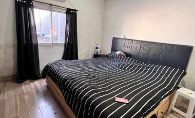 Casa con Pileta y Parque en Burzaco