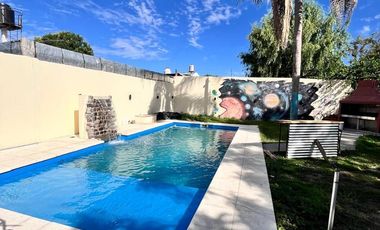 Casa con Pileta y Parque en Burzaco