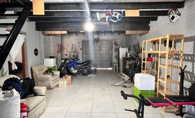 Casa con Pileta y Parque en Burzaco